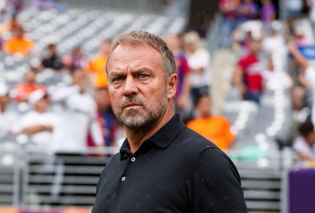 Barca gửi thông điệp động viên Anthony Gordon sau quyết định phũ phàng từ Hansi Flick 8 Anthony Gordon trên sân tập trong màu áo CLB