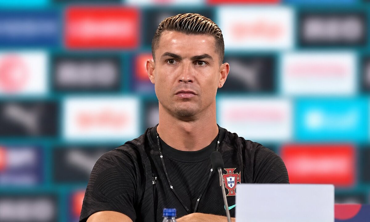 Cristiano Ronaldo tuyên bố đanh thép và tham vọng lớn cùng tuyển Bồ Đào Nha 1 Cristiano Ronaldo trả lời phỏng vấn trước trận đấu của tuyển Bồ Đào Nha