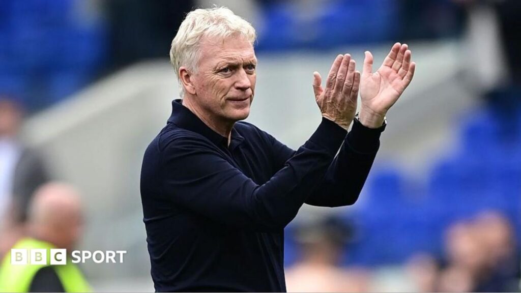 David Moyes chỉ đạo các cầu thủ Everton trong trận đấu tại Ngoại Hạng Anh