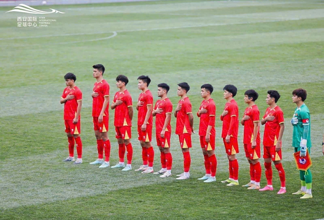 Đinh Quang Kiệt trung vệ U23 Việt Nam vinh dự cầm cờ tại ASIAD 2026 (Hình ảnh trận đấu 4)