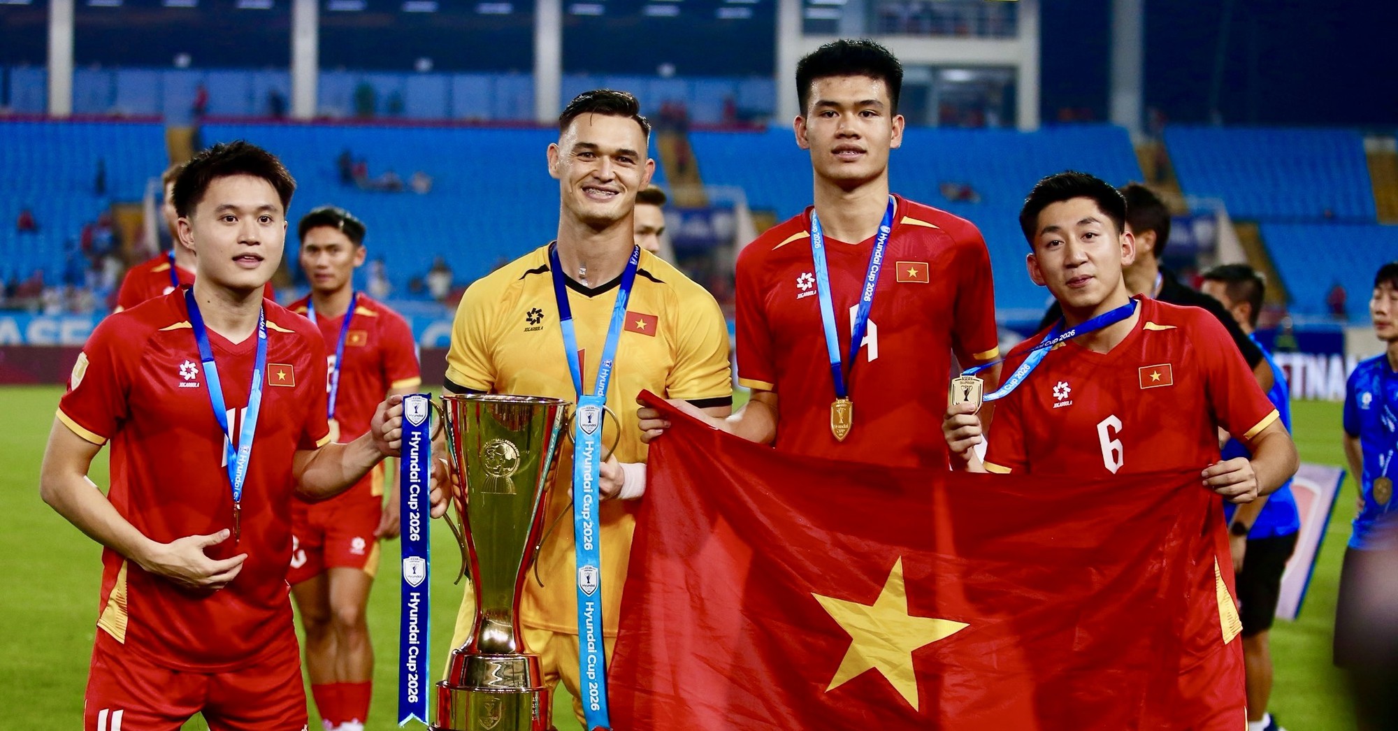 Đinh Quang Kiệt trung vệ U23 Việt Nam vinh dự cầm cờ tại ASIAD 2026