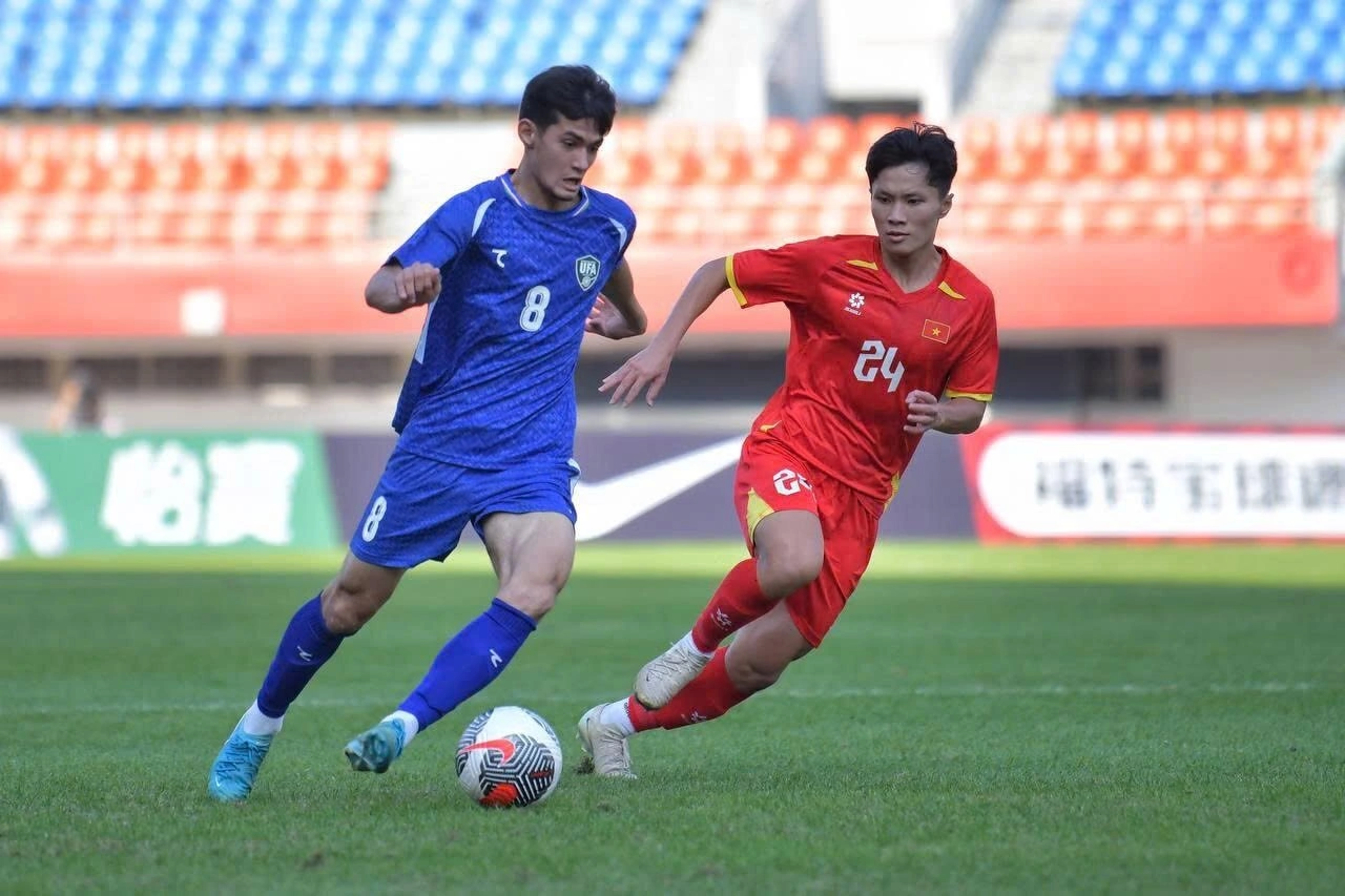 ĐT Việt Nam thua Uzbekistan 0-2 nhưng vẫn rộng cửa đi tiếp ở ASIAD 2026 3 Khoảnh khắc then chốt trên sân cỏ phản ánh tính chất quyết liệt của trận đấu