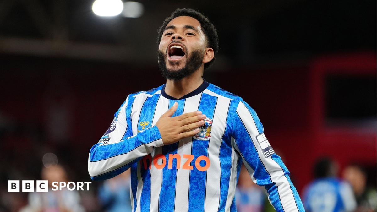 Khoảnh khắc lịch sử của Coventry City và dấu ấn Ngoại Hạng Anh 1 Jay Dasilva ăn mừng bàn thắng lịch sử cho Coventry City trước Nottingham Forest