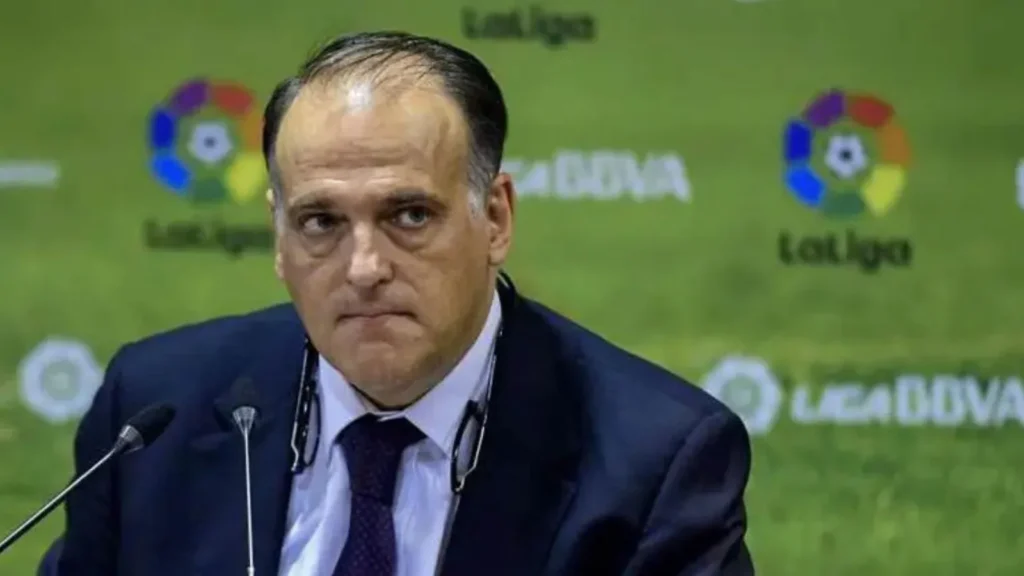 HLV Jose Mourinho của Real Madrid bức xúc trong phòng họp báo sau trận đấu La Liga