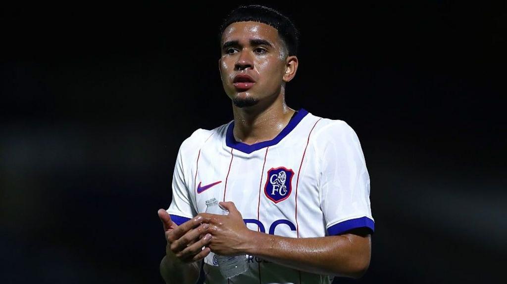 Thần đồng Kendry Paez trong màu áo tập của Chelsea tại trung tâm Cobham (Hình ảnh trận đấu 2)