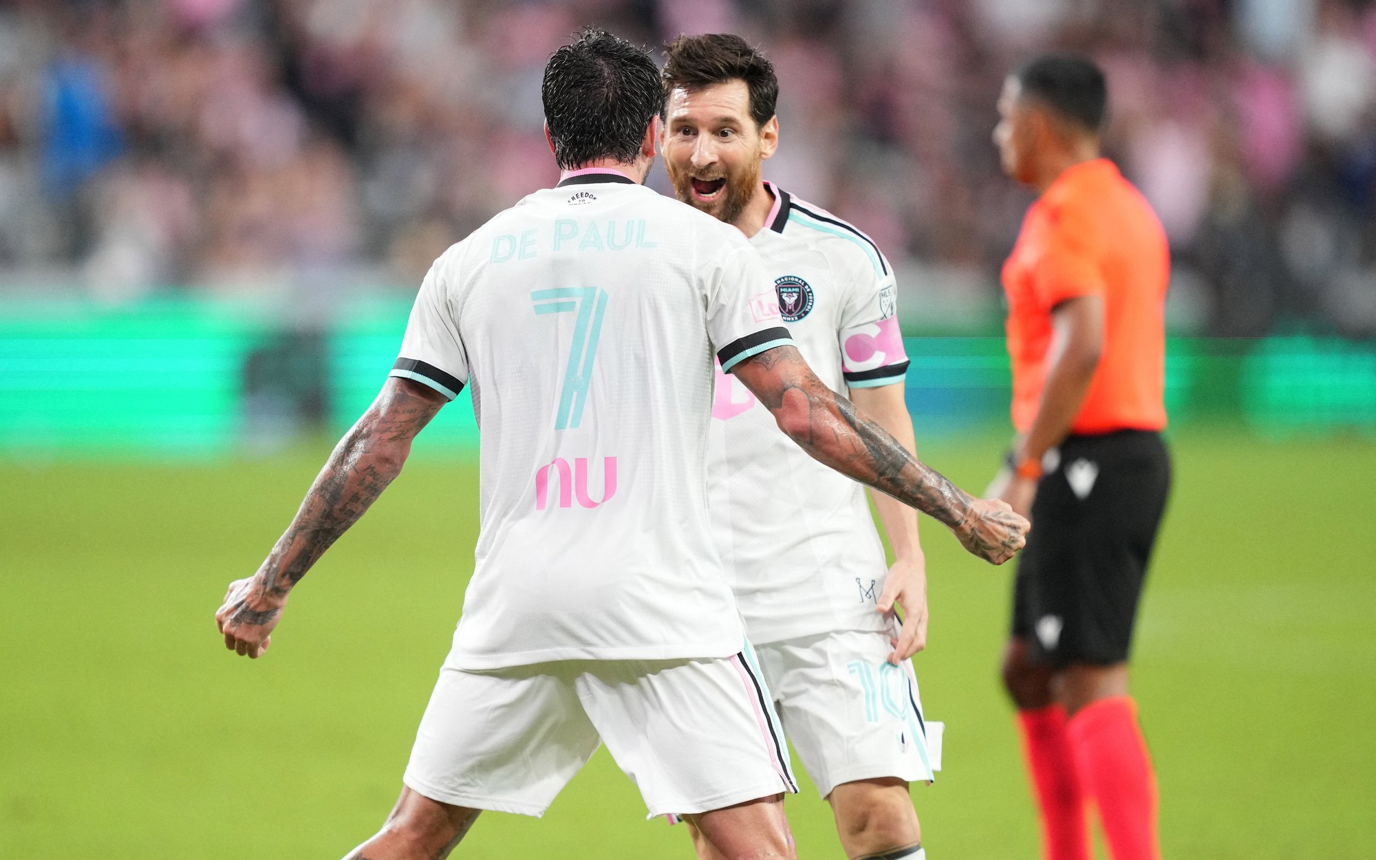 Lionel Messi bay người đánh đầu ghi bàn giúp Inter Miami vô địch Campeones Cup (Hình ảnh trận đấu 6)