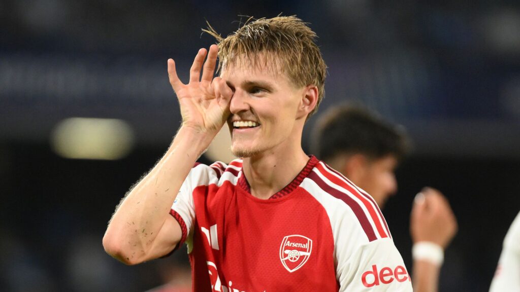 martin odegaard ghi ban arsenal napoli