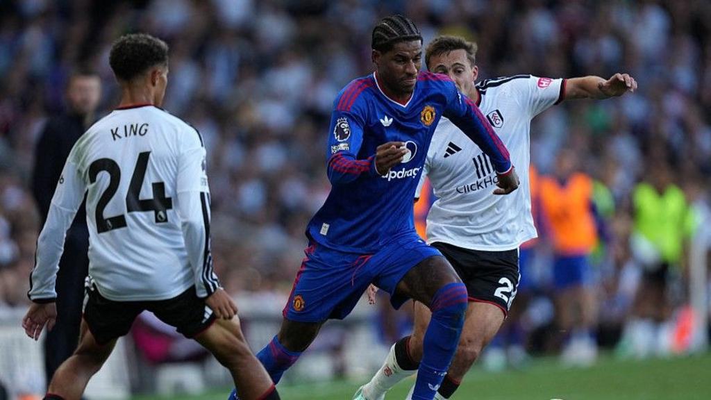 Matheus Cunha ăn mừng bàn thắng muộn giúp MU hòa Fulham tại Ngoại Hạng Anh (Hình ảnh trận đấu 2)