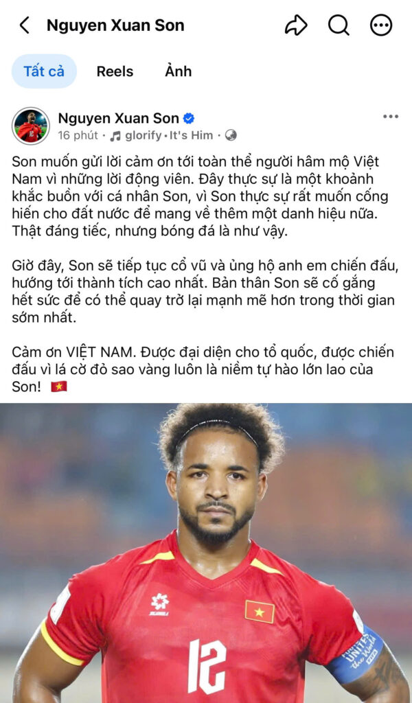 Tiền đạo Nguyễn Xuân Son buồn bã rời sân sau chấn thương rách cơ đùi màu áo đội tuyển Việt Nam