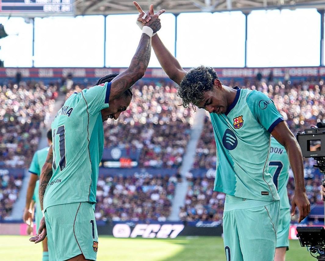 Raphinha ăn mừng bàn thắng trong màu áo FC Barcelona tại La Liga