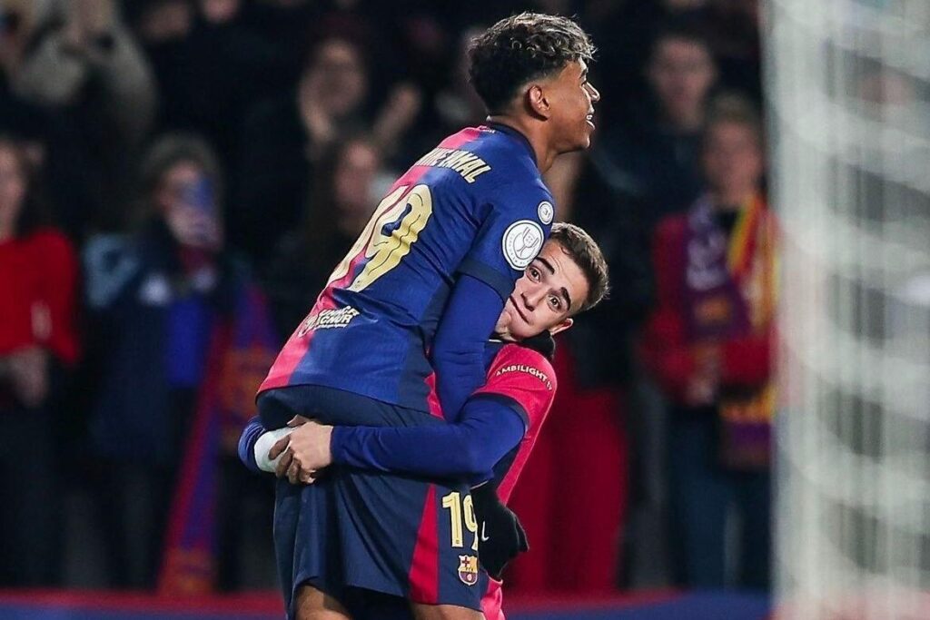 Raphinha bùng nổ rực sáng đưa Barca bay cao tại đấu trường La Liga 10 Raphinha ăn mừng bàn thắng ghi cho Barca tại La Liga