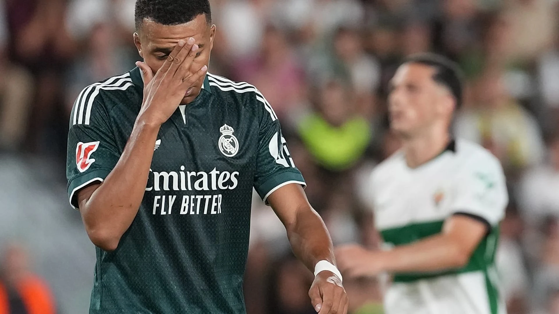 Real Madrid yêu cầu đổi chủ tịch La Liga sau những chỉ trích gắt gao 1 Chủ tịch Javier Tebas của La Liga và biểu tượng Real Madrid trong cuộc khủng hoảng thượng tầng