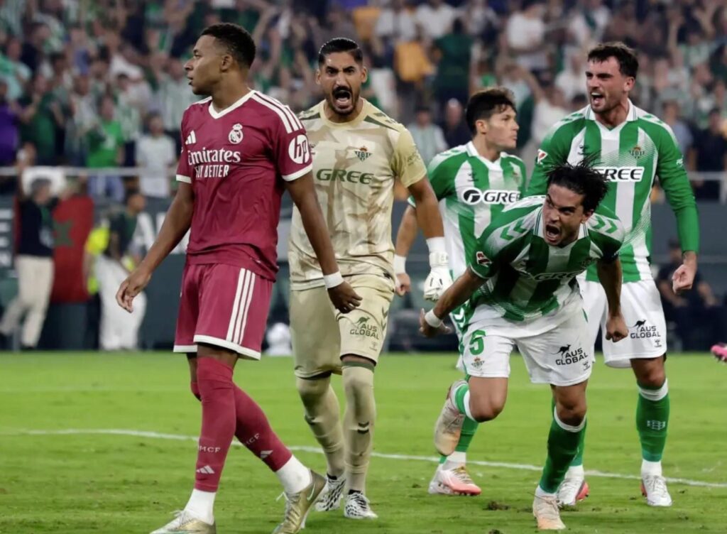 Real Madrid TV tố cáo La Liga và RFEF có kế hoạch chống lại Real 2 Kênh truyền hình Real Madrid TV phát sóng cáo buộc La Liga và RFEF chống lại đội bóng Hoàng gia