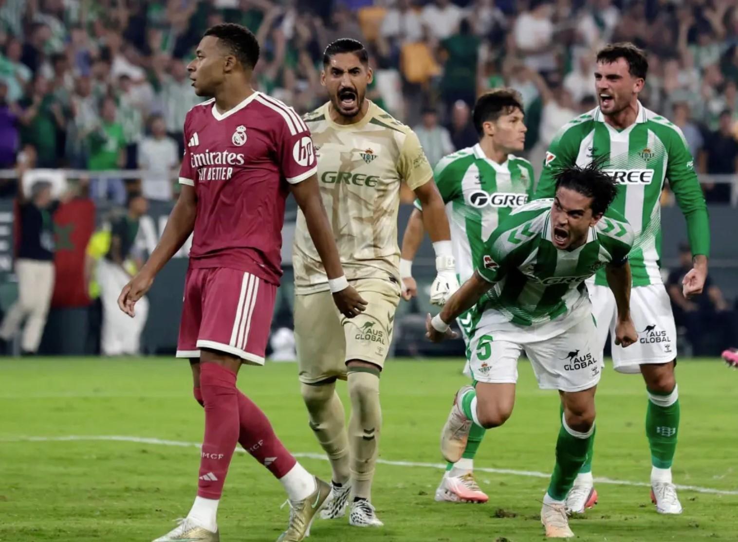 Kênh truyền hình Real Madrid TV phát sóng cáo buộc La Liga và RFEF chống lại đội bóng Hoàng gia