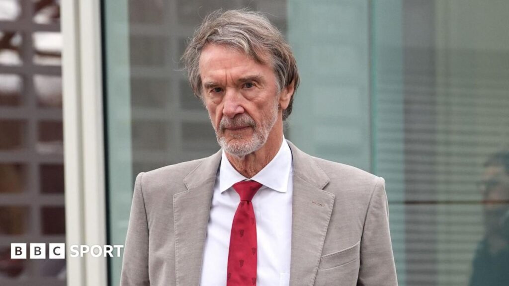 Sir Jim Ratcliffe đứng trước sức ép lớn từ người hâm mộ Manchester United