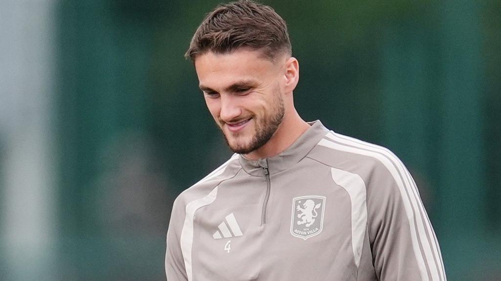 Cơ hội vàng cho Taylor Harwood-Bellis khẳng định tài năng tại Aston Villa 6 Taylor Harwood-Bellis trong buổi tập cùng Aston Villa chuẩn bị cho trận đấu EFL Cup